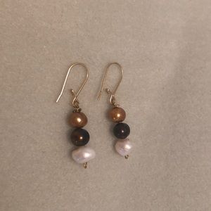 Awesome hombre chocolate pearl earrings!